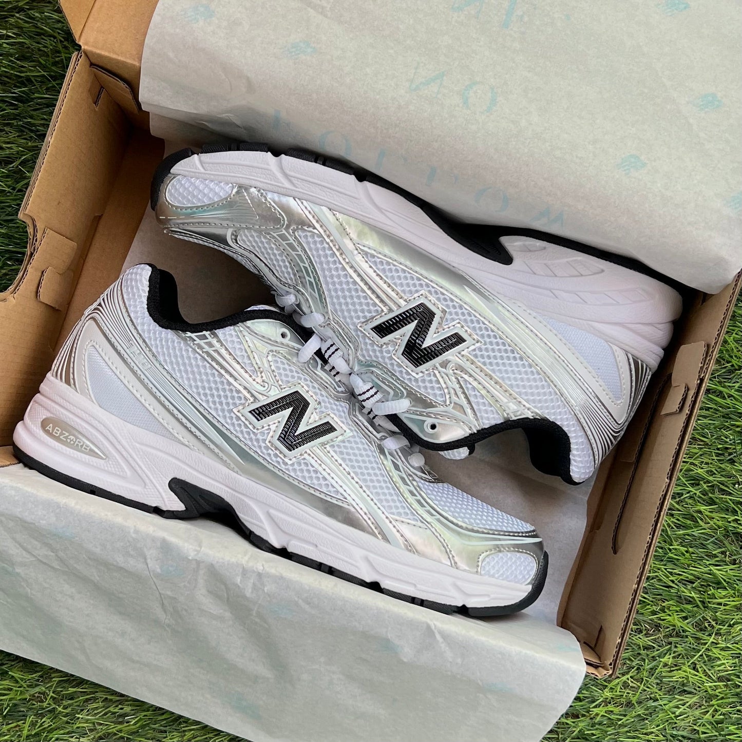 New Balance 740 "White Silver/Metallic Black"