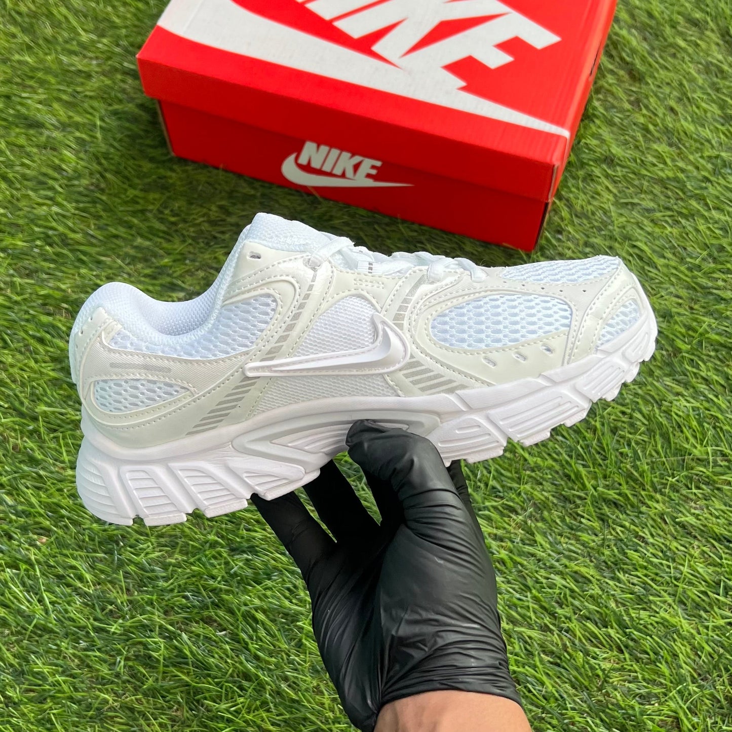 Nike V5 RNR “White Black Metallic Silver”