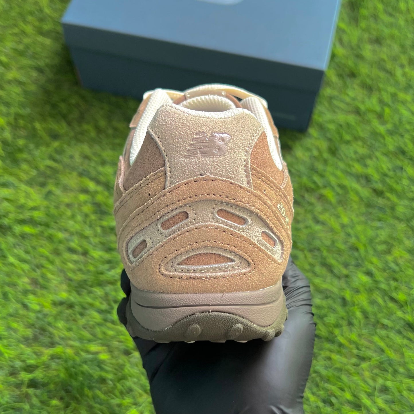 New Balance 204L "Mushroom/Arid Stone"