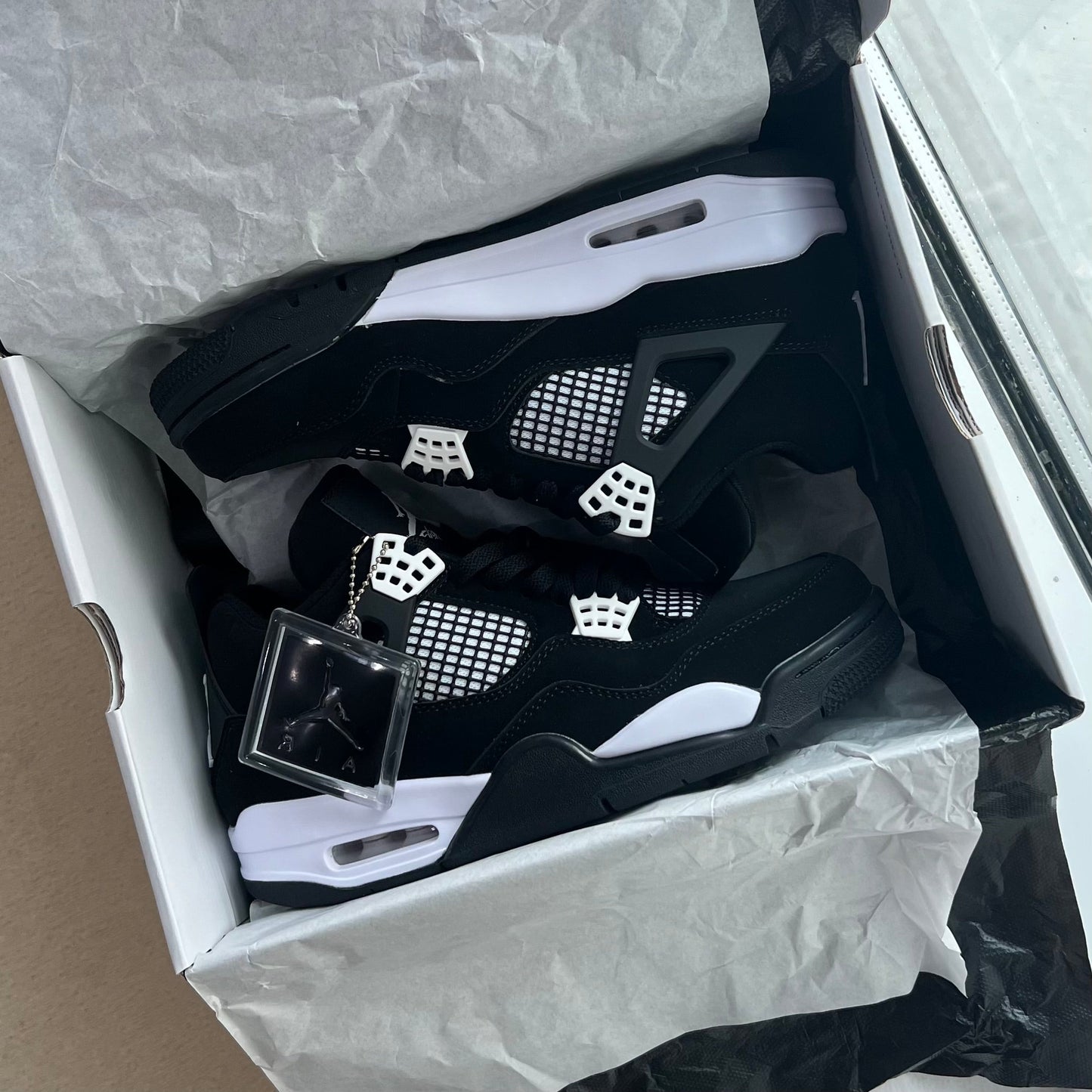 Air Jordan 4 Retro “White Thunder”