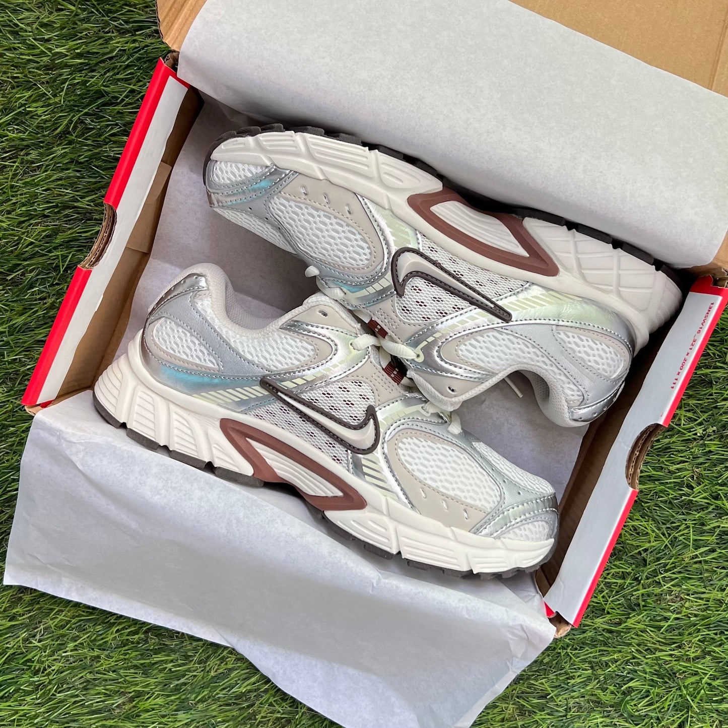 Nike V5 RNR “Sail Fauna Brown Phantom”