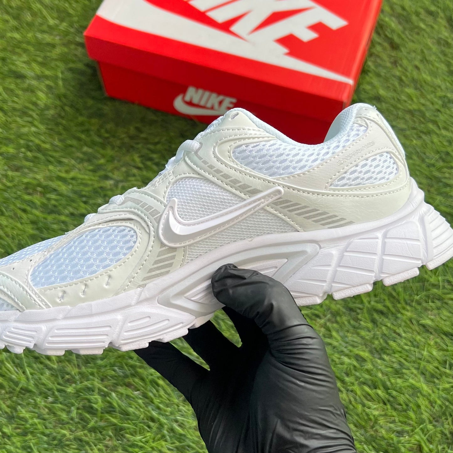 Nike V5 RNR “White Black Metallic Silver”