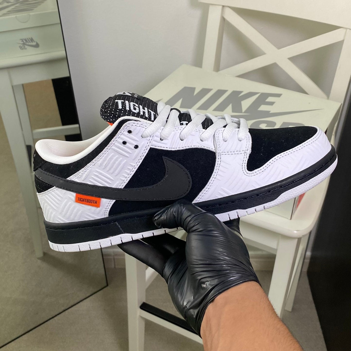 TIGHTBOOTH x Nike SB dunk