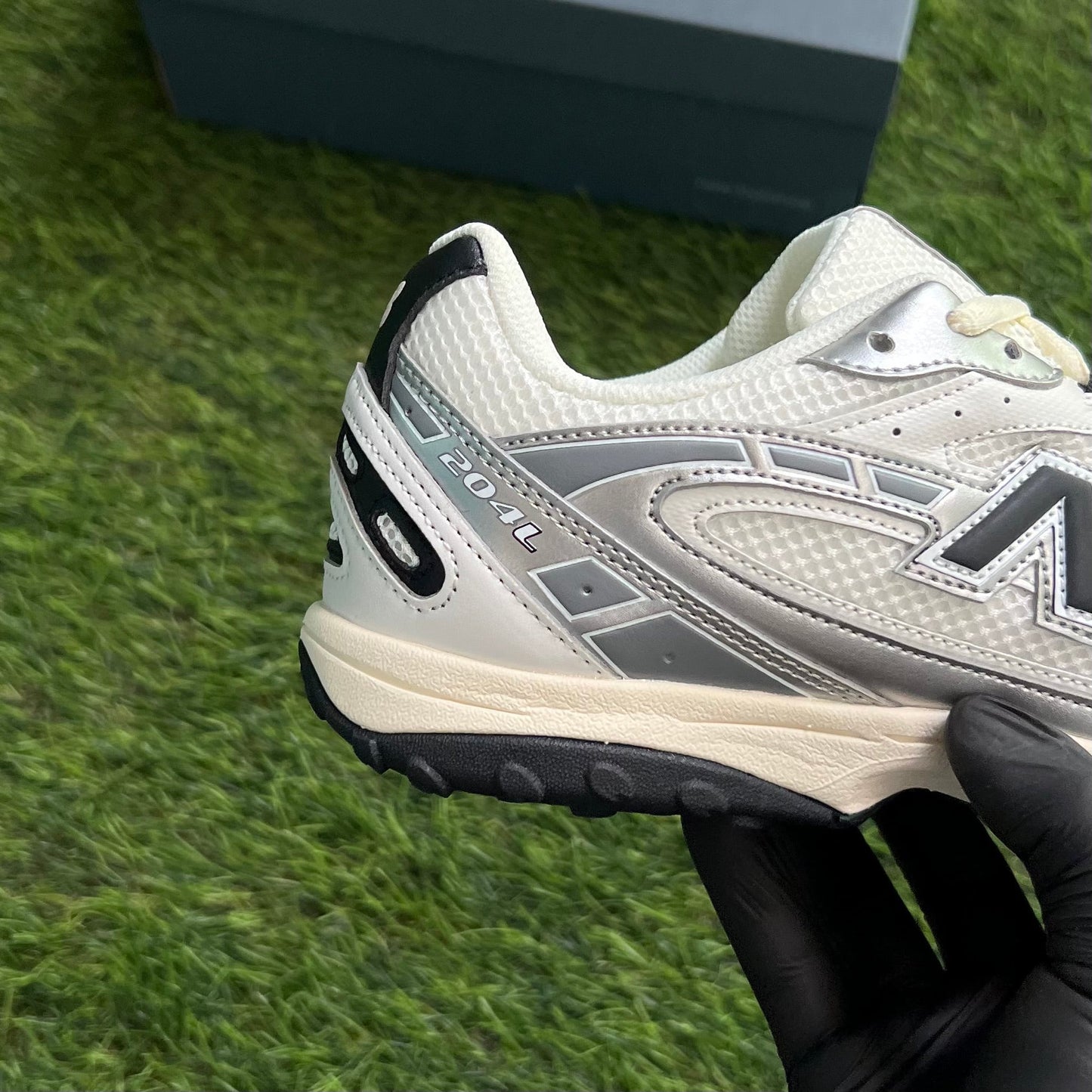 New Balance 204L “Silver Metallic Black”