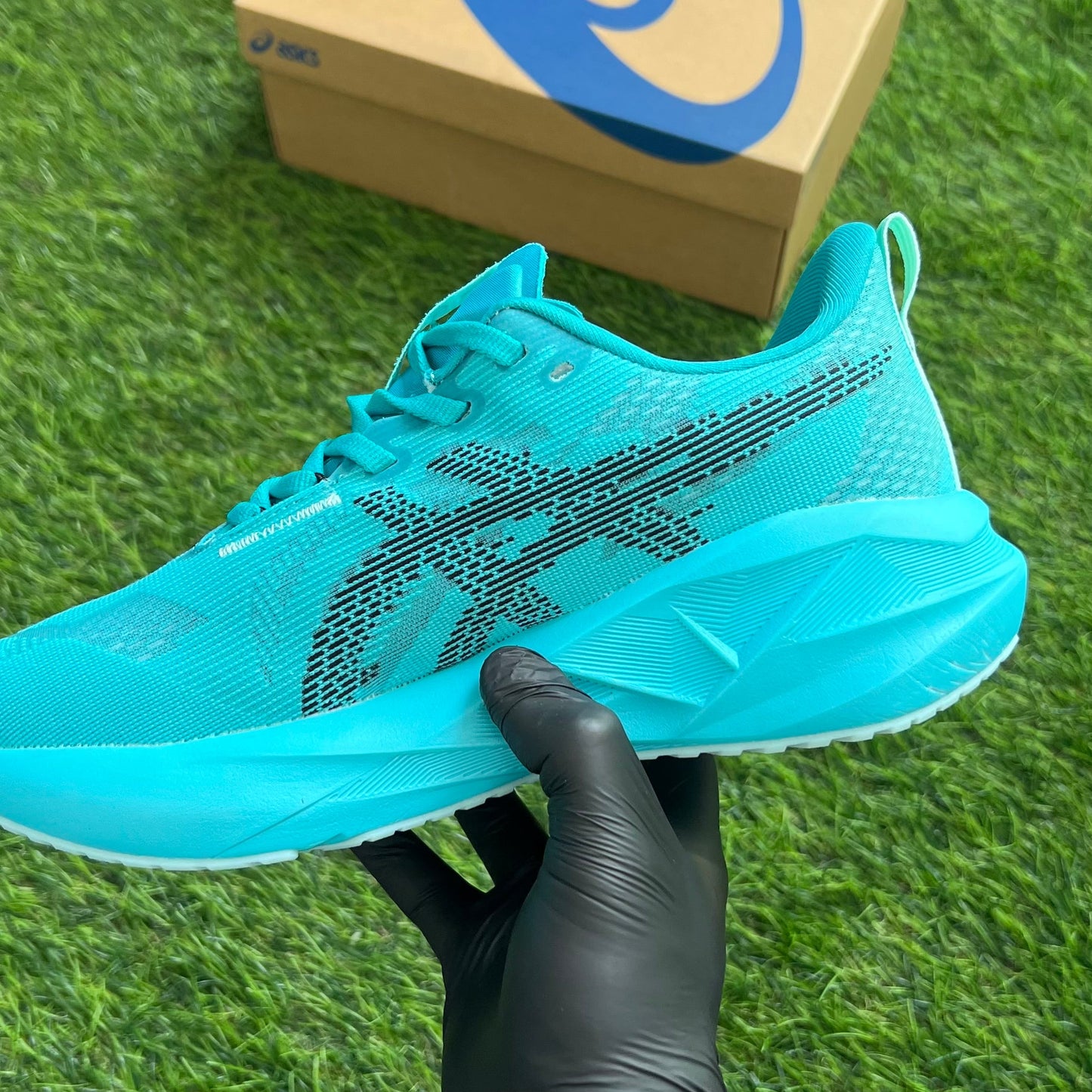 ASICS Novablast 5 “Wave Teal Black”