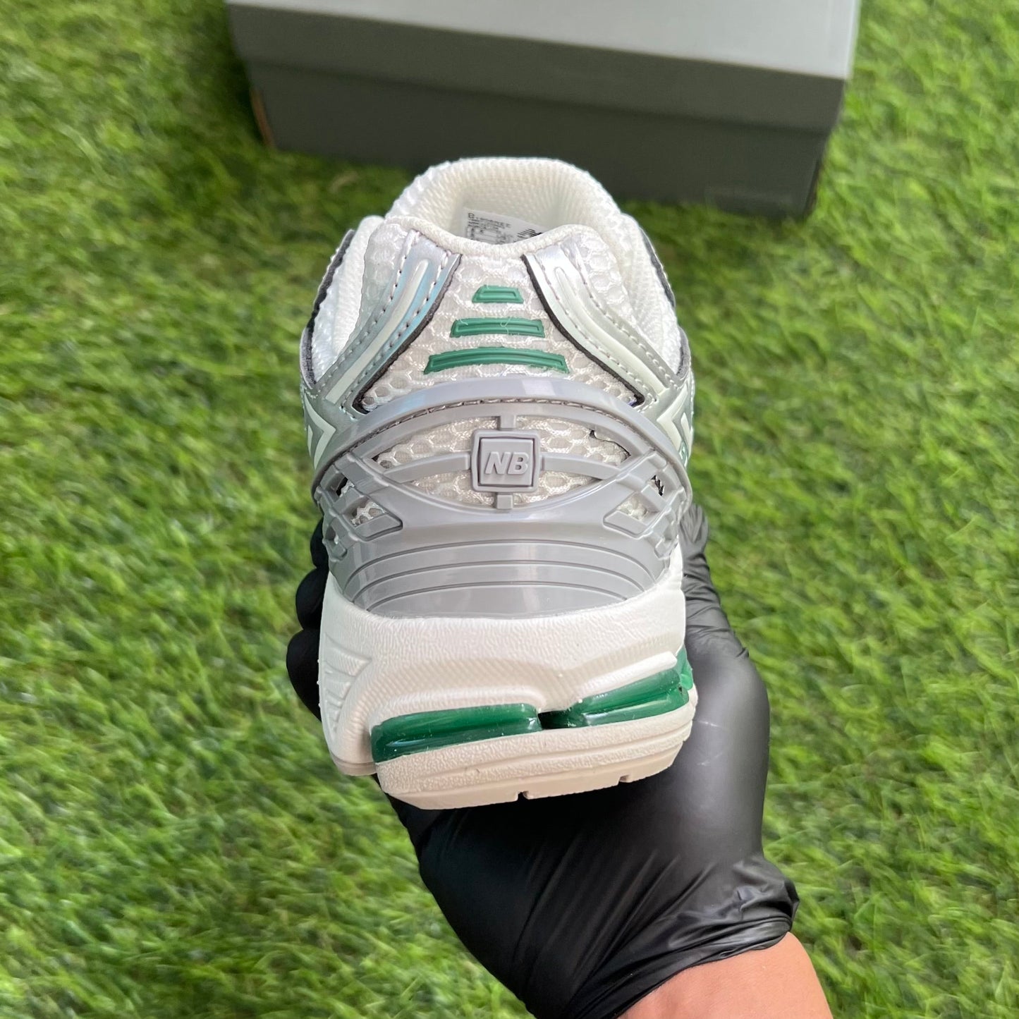 New Balance 1906R "Silver Metallic Sea Salt"
