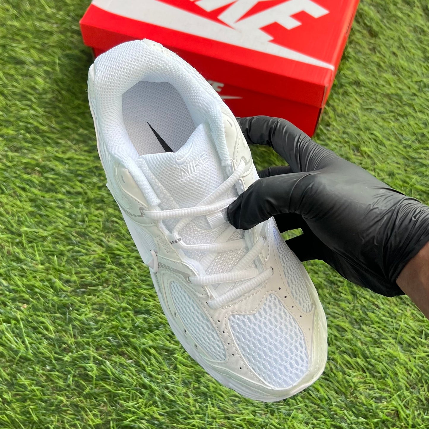 Nike V5 RNR “White Black Metallic Silver”