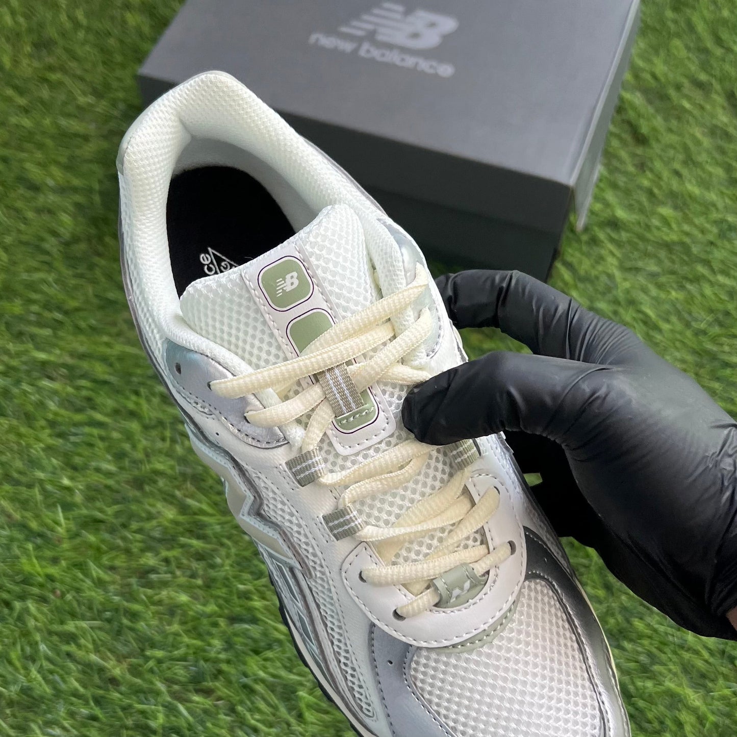 New Balance 204L “Silver Metallic Sage Green”