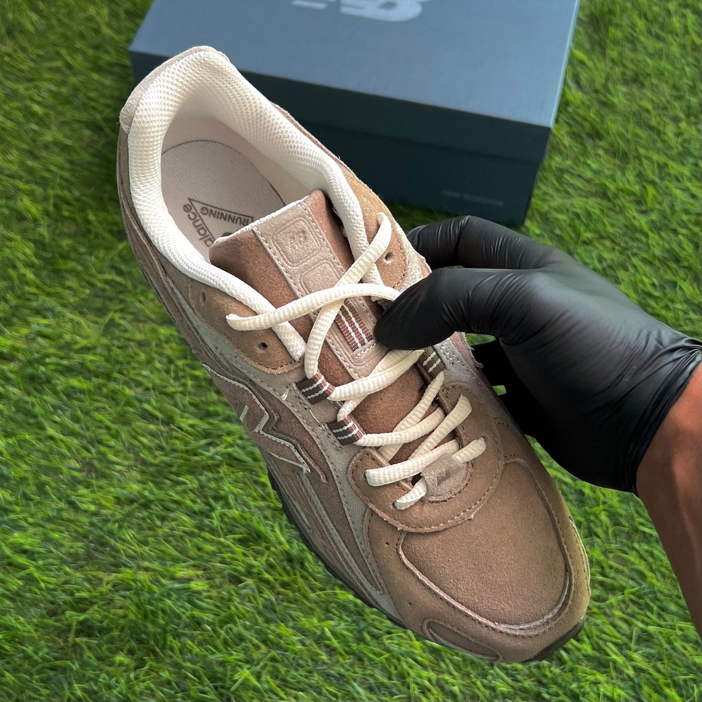 New Balance 204L "Mushroom/Arid Stone"