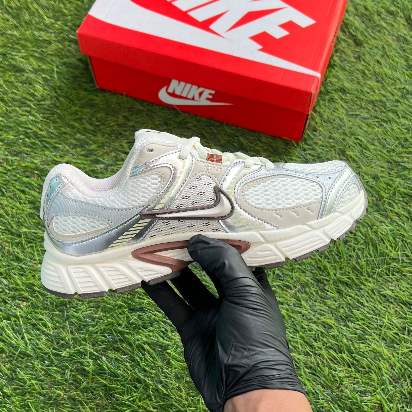 Nike V5 RNR “Sail Fauna Brown Phantom”