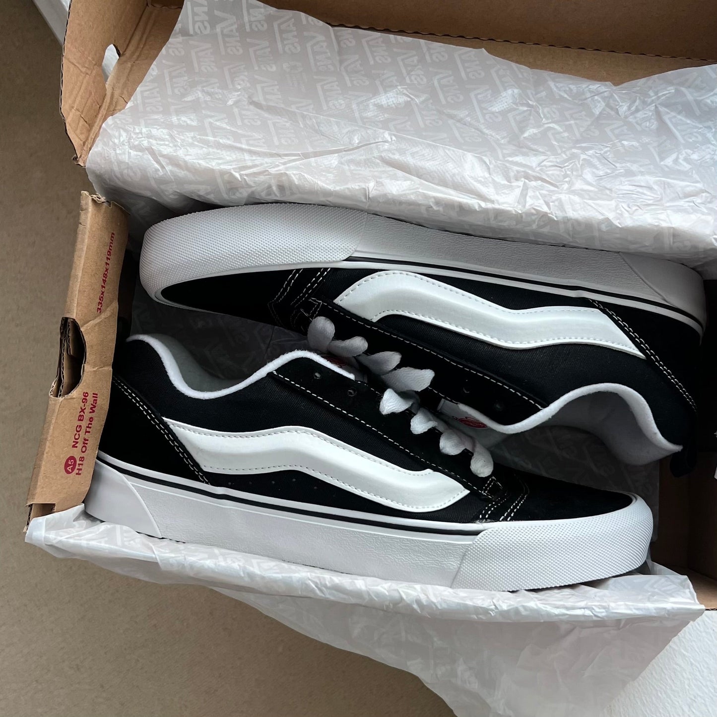 Vans Knu Skool “Black/White”