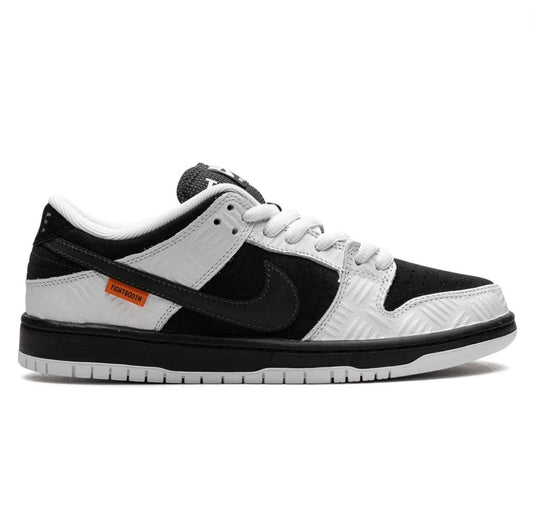 TIGHTBOOTH x Nike SB dunk