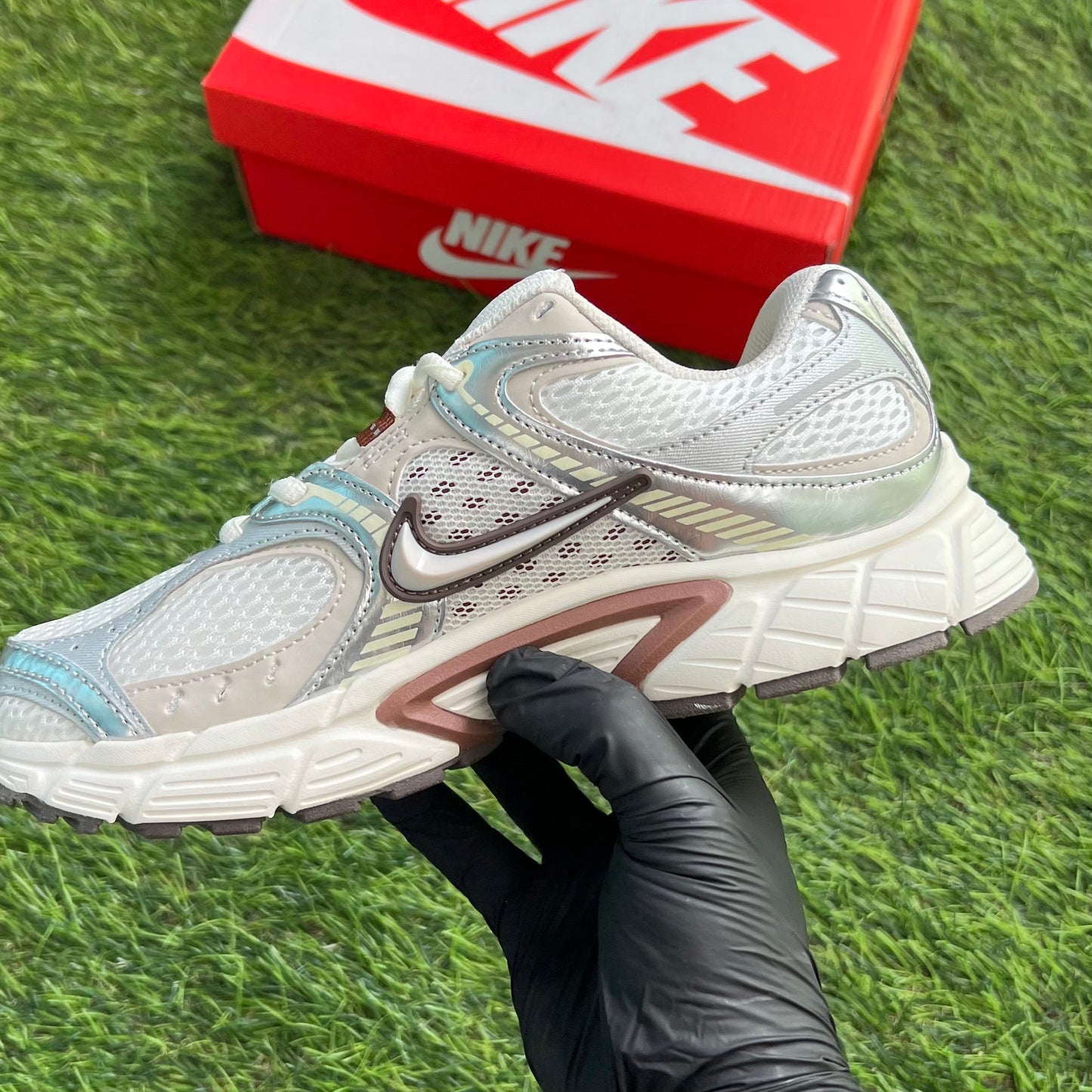 Nike V5 RNR “Sail Fauna Brown Phantom”