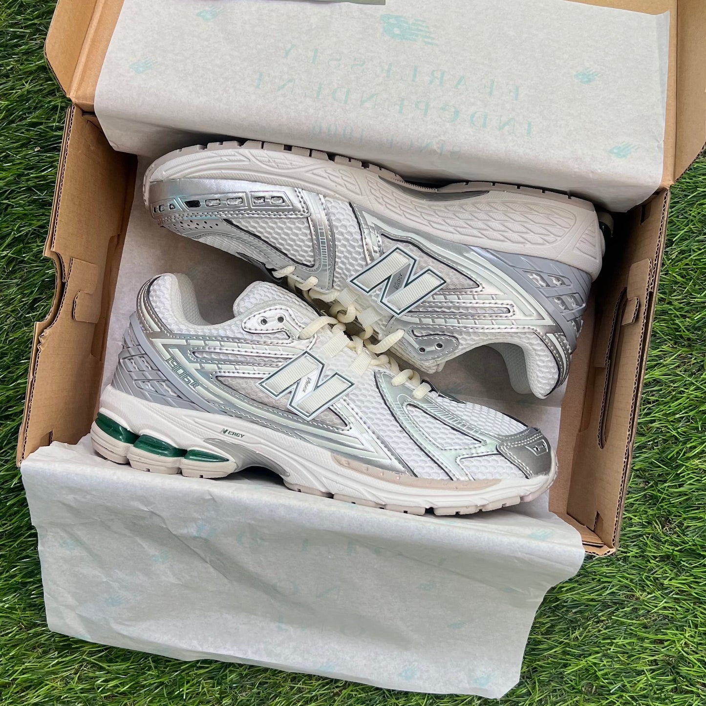 New Balance 1906R "Silver Metallic Sea Salt"