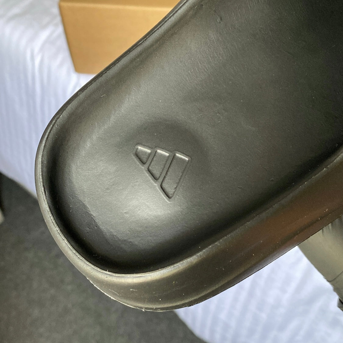 Yeezy Slides “Onyx”