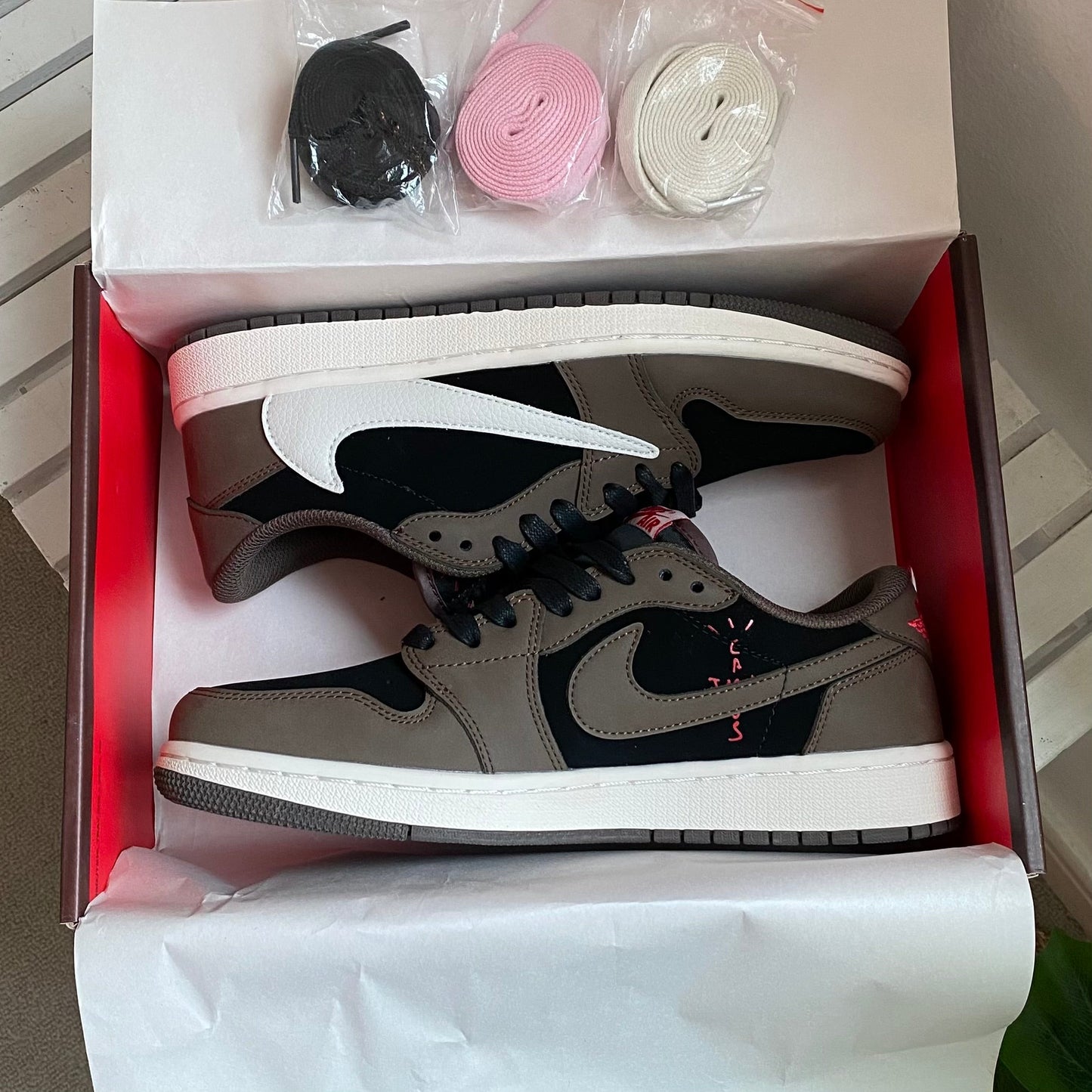 Travis Scott x Air Jordan 1 Low ‘Mocha’