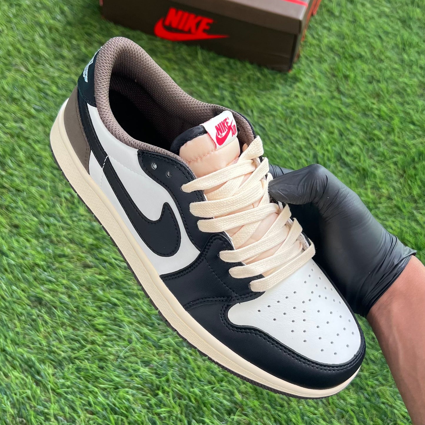 Air Jordan 1 Retro Low OG "Mocha"