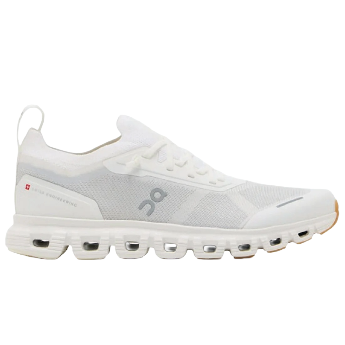 On Cloud 6 Versa sneaker in a white